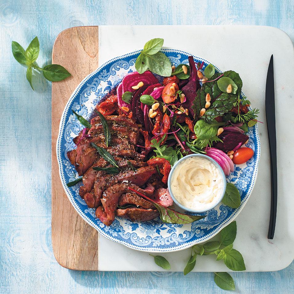 foodandhome_sa's tweet photo. Our #EatingTheCover for August: rump steak salad with crème fraîche, thanks to Chalmar Beef: http://t.co/Xy9vkUcn40 http://t.co/eFAQTgOpH2