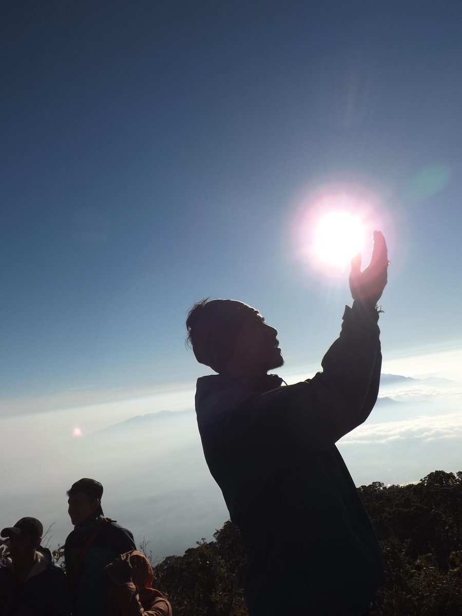 infopendaki's tweet photo. RT @zal_hardiansyah: sadari keAgungan-NYA 2.821mdpl http://t.co/Zf3oiWOhz0