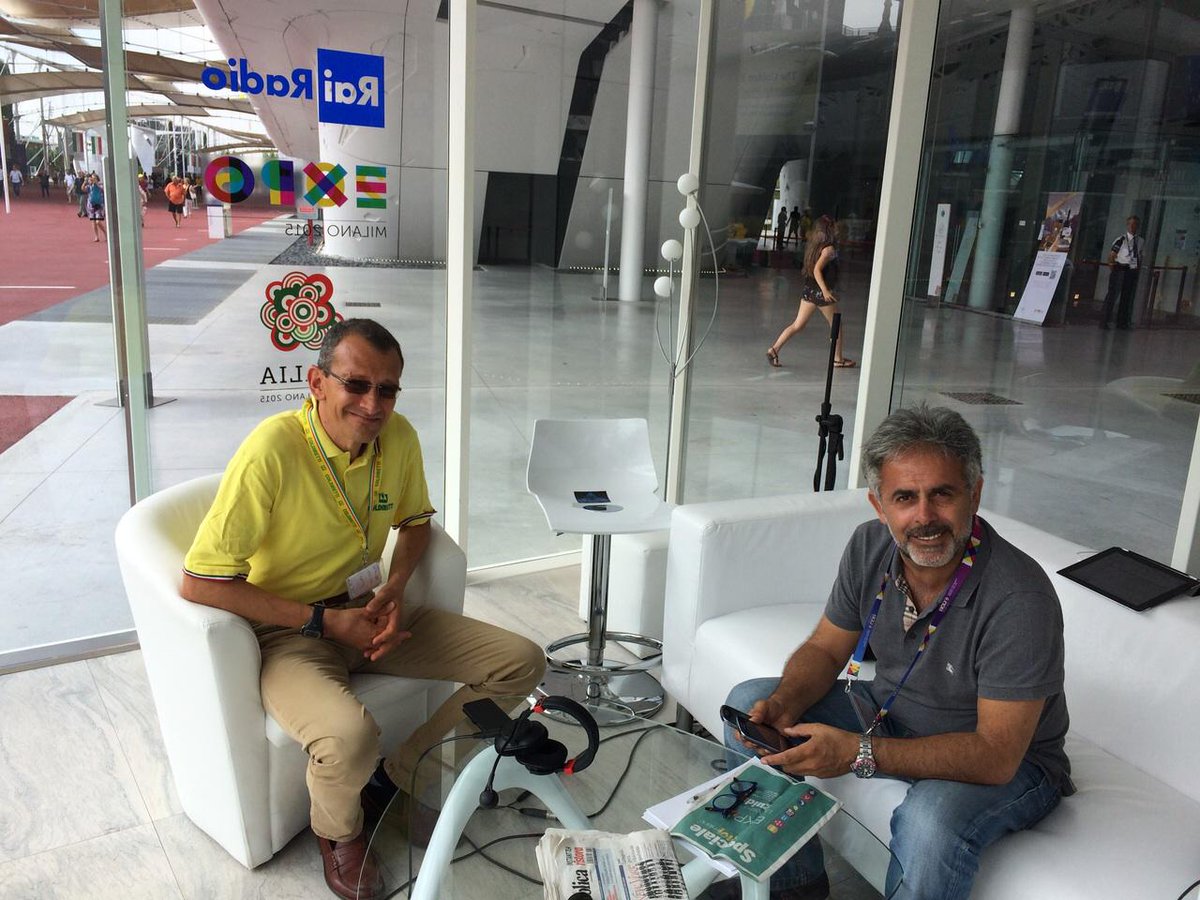 Pad_Ita2015's tweet photo. In diretta con @IsoradioRai L. Bazzana di @coldiretti racconta la festa della frutta a @Expo2015Milano! #tuttifrutti http://t.co/2FHdk1em0M
