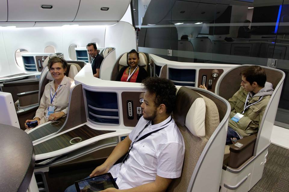 ysauniersfdc's tweet photo. Retour sur le Salon du Bourget où nous avons accueilli 2 adolescents de l’association Petits Princes http://t.co/uhfEyyVKLU