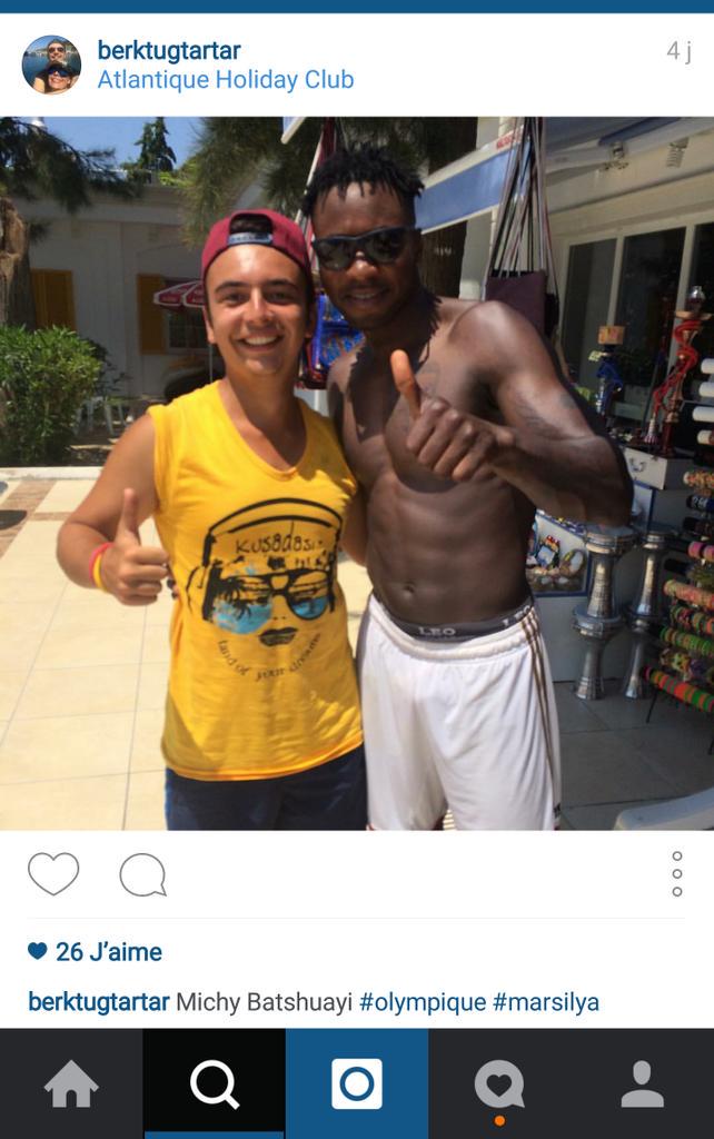 mbatshuayi's tweet photo. Hey mais c'est pas moi weshhh 😂😂😂 http://t.co/ejSJ18kyFV