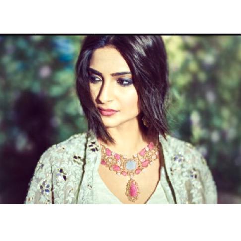 GraziaIndia's tweet photo. .@sonamakapoor's smoky eyes and rosy lips is just the #beautyinspo we need this rainy Tuesday! http://t.co/GKDdtmimvs