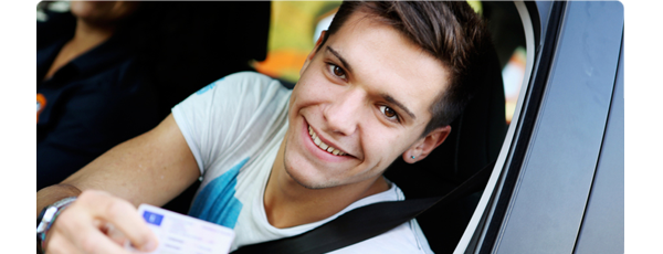 Quale_it's tweet image. Cosa ne pensate di una #assicurazione sulla #patente? #ComparaMeglio goo.gl/WZGFd2