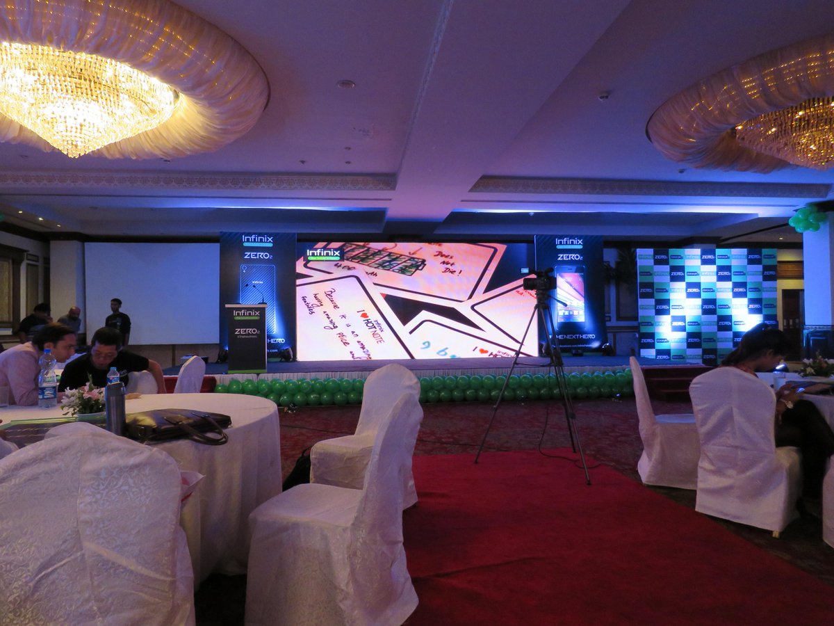 MobileSaint's tweet photo. Goodies from @InfinixPakistan . Launch of Infinix Zero2 #thenexthero http://t.co/PEj8gFwShG