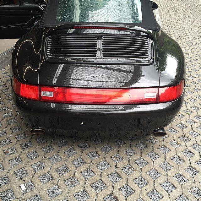 OnlyCarrera's tweet photo. Ass for days #porsche #911 #993 #carrera #aircooled #aircooled911 #porsche911 #flatsix #germanengineering #deutscha… http://t.co/z5DxBt450t