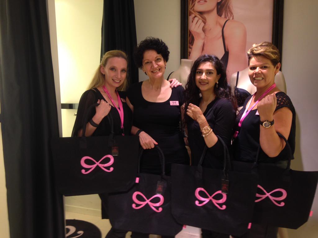 Winning team, our bags are here!!! Happy tuesday😁🎀👜 #bagladies#tilburgtoppers#hunkemoller#unforgettablesummer