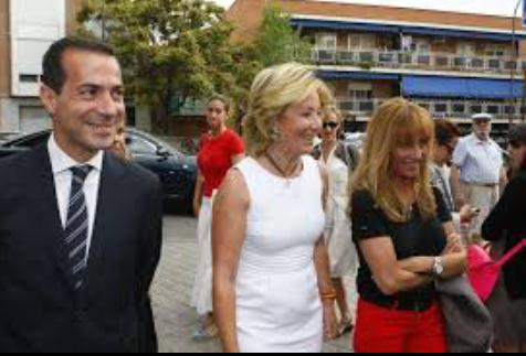 DyRmagazine's tweet image. Hola, soy Salvador Victoria (imputado x 4 delitos x #Púnica) y aquí estoy con &quot;Cazatalentos Aguirre&quot;. #PuedesConfiar