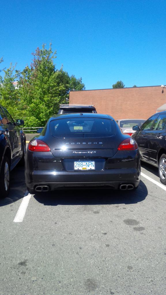 FoodFunMore's tweet image. Just cuz you drive a Porsche, it doesn't mean you can park any way you want. #vancouver #oakridge @RichmondDrivers