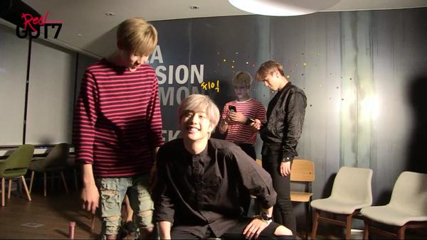 Bam2Mark's tweet image. -แต่งผีหลอกแบม
-แบมวิ่งโกยแนบ
-แบมบอก I hate you บลาๆๆ
-ยิ้มแป้นแล้น
ความสุขของลุงมาร์ค555
#MarkBam #realgot7season3