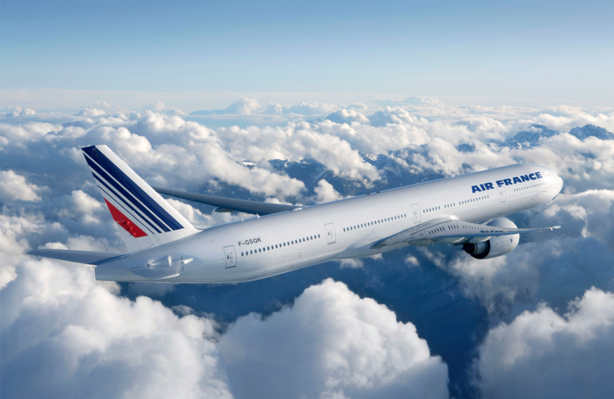 RemiPrieur's tweet photo. Coucou @AirFranceFR ! Je serai avec @benbwn et @loiclep sièges 39J, 39K, 39L vol #AF272 du 29 septembre 2015. Bisous http://t.co/KY2BPJctvM