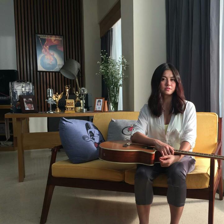 Agnes_Monca's tweet photo. Kira kira @agnezmo shooting iklan apa ya ini? 😚😘 http://t.co/Gsm4QAQWWy