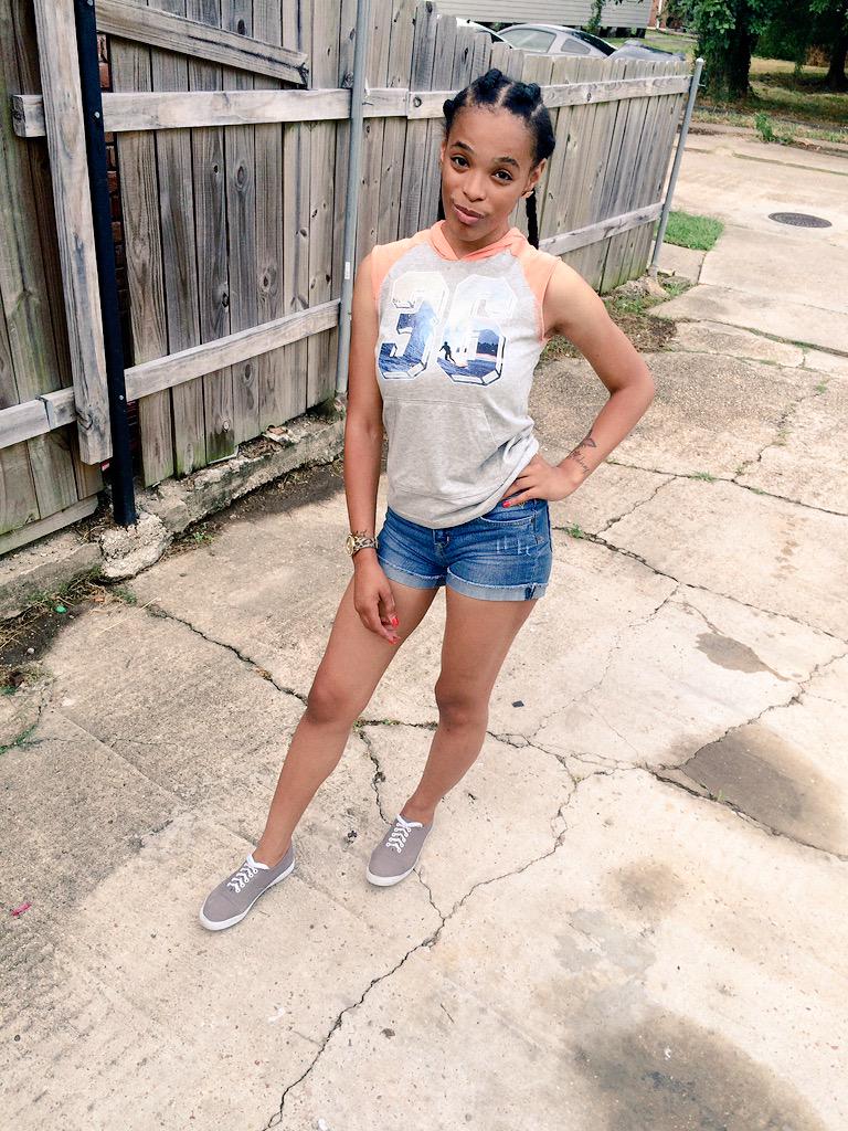 Sunn_Shinee6's tweet photo. #BeenChillingLately , #RestBrudda👼🏾 #FreeSidney👨👩👧👧 #36 😜 http://t.co/euTubzeaqC