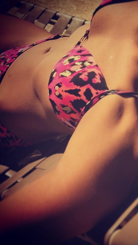 Guesswhom123's tweet photo. Tannin' #tanlines #tanning #texas http://t.co/otWGIKOTOm