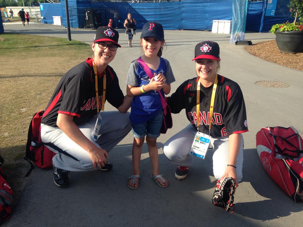 irenethomaidis's tweet photo. .@baseballcanada women's team stayed after their victory to hand out cards. Great role models! CANvsCUB #PanAm2015 http://t.co/ozt2UVsSp1