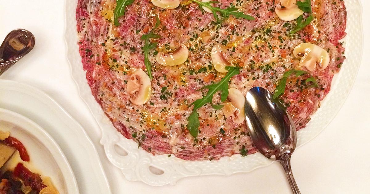 cnni's tweet image. 21 signs that you’re a real foodie: #5 — you’ll ditch a party if there’s no food. cnn.it/1Lp7sOT #CNNFood