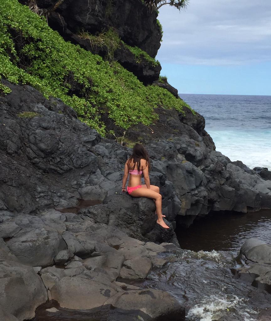 hayyy_elaine10's tweet photo. maui ur beautiful http://t.co/P6MVvfGhmJ