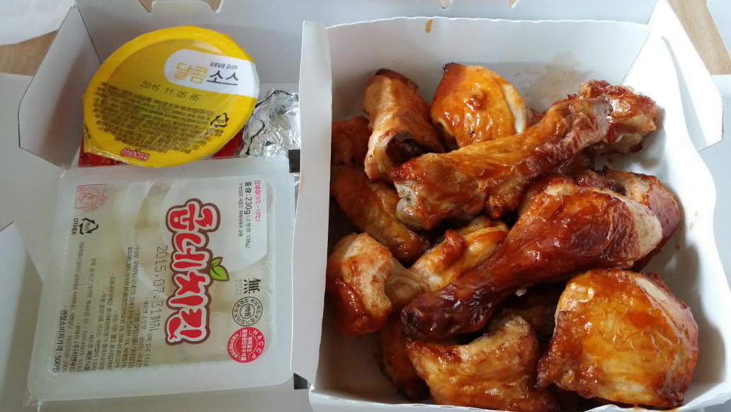 갑자기 생각나서 먹은
굽네 핫 치킨*