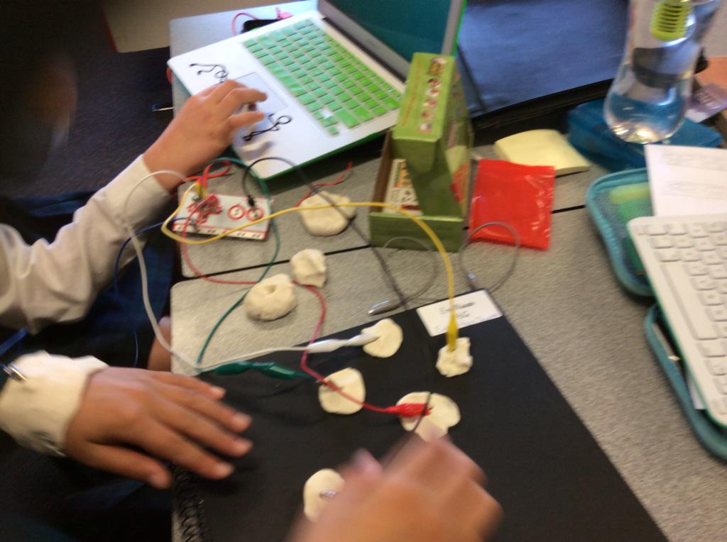 cggs6g's tweet photo. Experimented with the makey-makeys today. Created game controllers, music from playdough and human bongos! http://t.co/7DRBAfyDEw