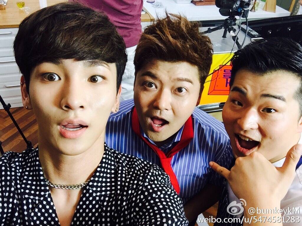 thaluuu's tweet photo. [TRANS] 150721 Key IG Update: #MakeAnOrder #JunHyunMoo #LeeWonil #KimKey 
Key Weibo Update (2P): #MakeAnOrder http://t.co/spG9d3wuP2