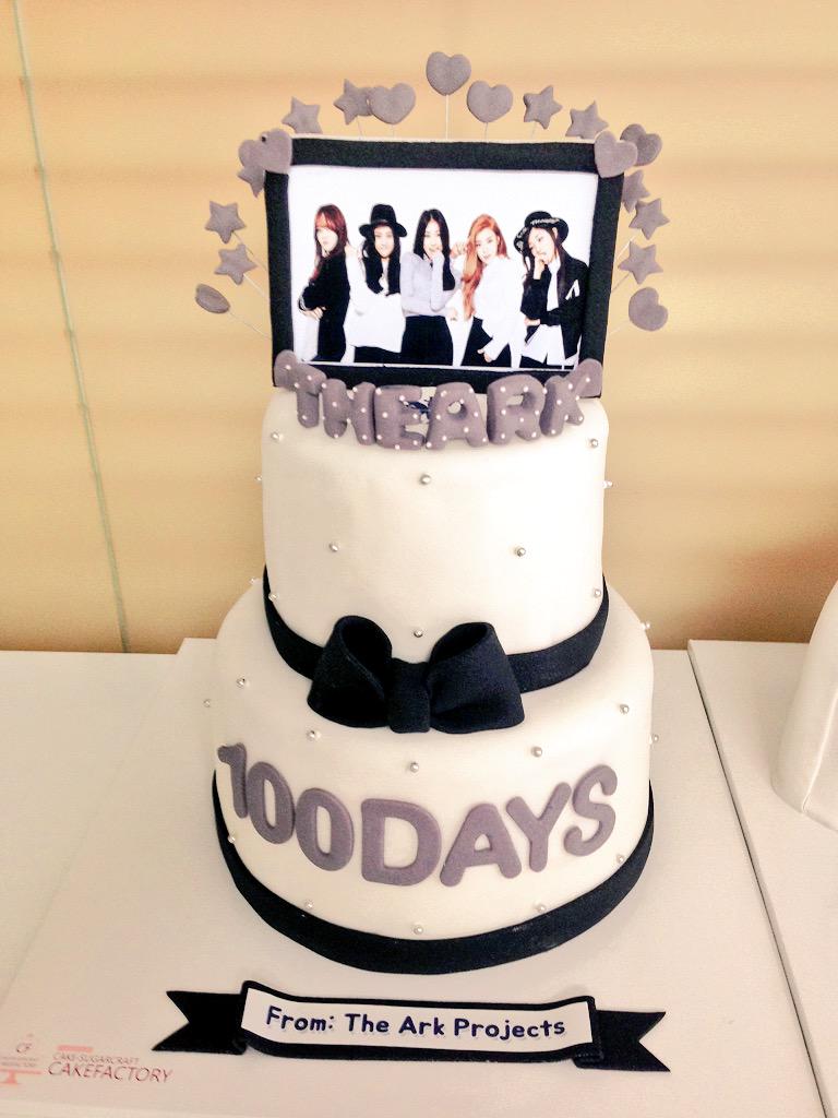 musicK_STAFF's tweet photo. #디아크 데뷔 100일 축하🎉 메시지를 비롯해 귀여운 선물을 전달주신 팬 여러분들 감사합니다! (감동)இдஇ(감동) Thanks for sending message! #THEARK #THEARK100Days http://t.co/MfBEZADFvz