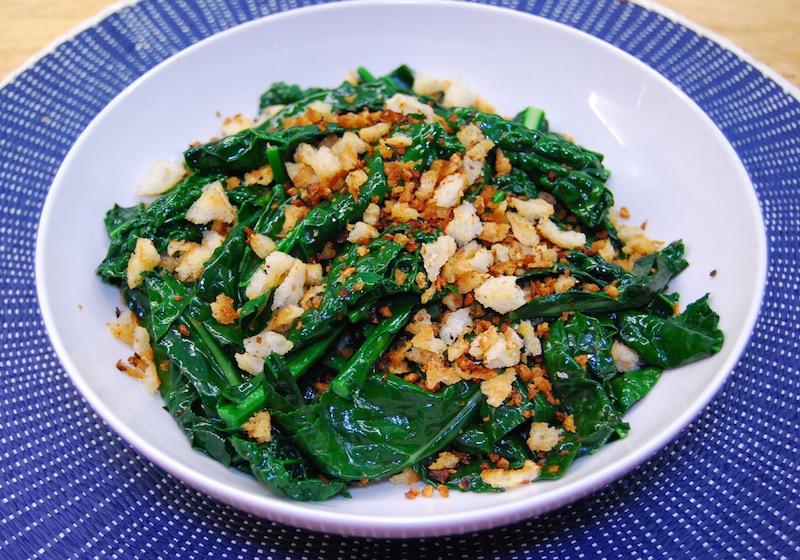 PlentyOfZest's tweet photo. Our latest recipe is a simple, healthy flavour bomb: Sautéed Kale with Garlic Anchovy Crumb: http://t.co/iN6YNVoSYH http://t.co/oawFASLE8H