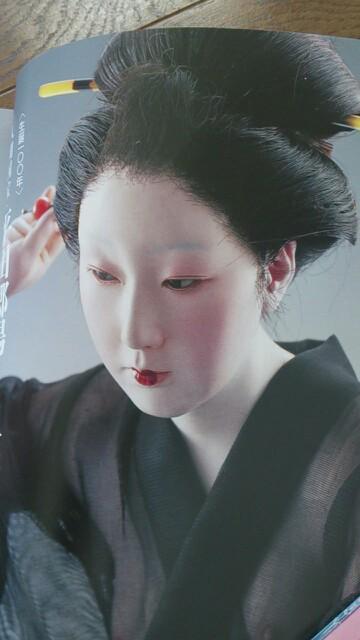 ট ইট র 三条友美 ドール すごい これ 浮世絵で描かれた美人を 日本人形の技術ではなく 球体関節的な人形師の技術で超リアルに作るとこうなるんだろうなという感じ 凄まじい妖艶な美しさがある やっとその頃の美女のよさがわかった気がします