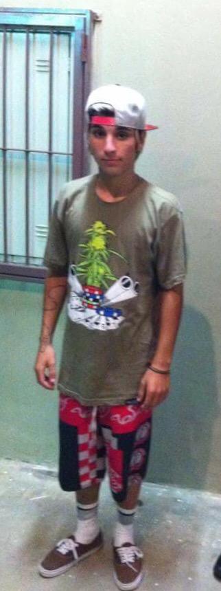 AlexJeean's tweet image. Mais modinha que o modinha ? Hahahaha só dois dele ajeihseuehhe #modamar #pegamosnopédomodinha