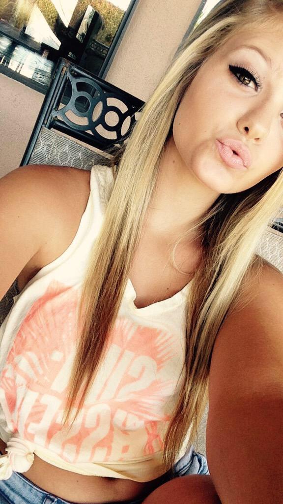 TeenSelfieModel's tweet photo. http://t.co/dMxgSzl4LV