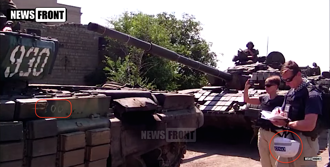 RobPulseNews's tweet photo. Here the @OSCE_SMM rep is stood behind the #Russia|n T72 tank taking close-up photos
#BlindOSCE
#Ukraine #PutinAtWar http://t.co/mQBn0m4j3p