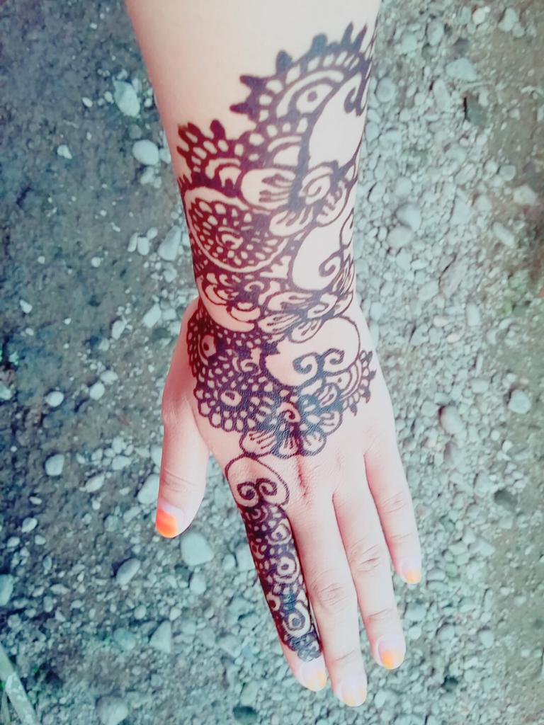 Sherly_Ly17's tweet photo. Henna http://t.co/oAQTDogZYO