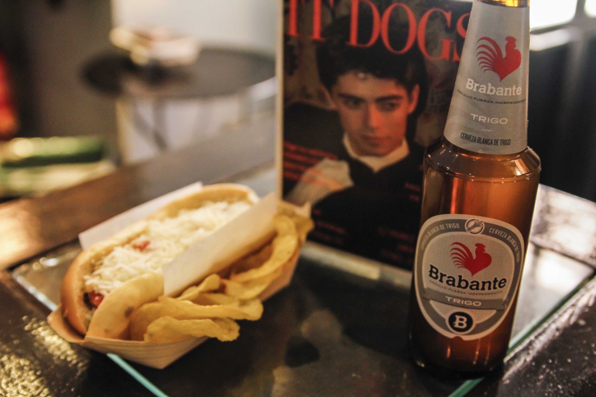 BrabanteCerveza's tweet photo. Hora de comer, hora de @ItDogs_ #hotdog #Madrid #Malasaña #Fuencarral #comida #food #foodie #MomentoBrabante http://t.co/vrTgPskZGq