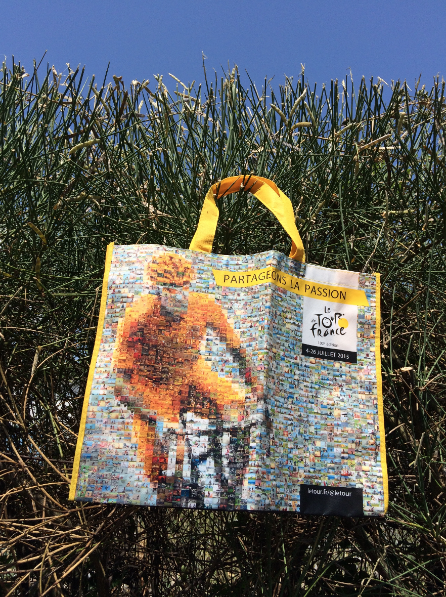LeTour's tweet photo. RT pour gagner ce sac de shopping / to win this shopping bag http://t.co/fElTUgynEp #TDF2015 http://t.co/trMQdeLXRB