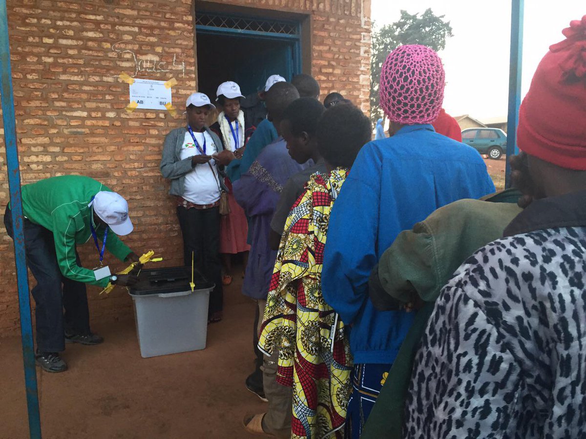 #Burundi voters queue calmly in President Nkurunziza's home town: #BBCAfricaLive page bbc.in/1HG4nFX