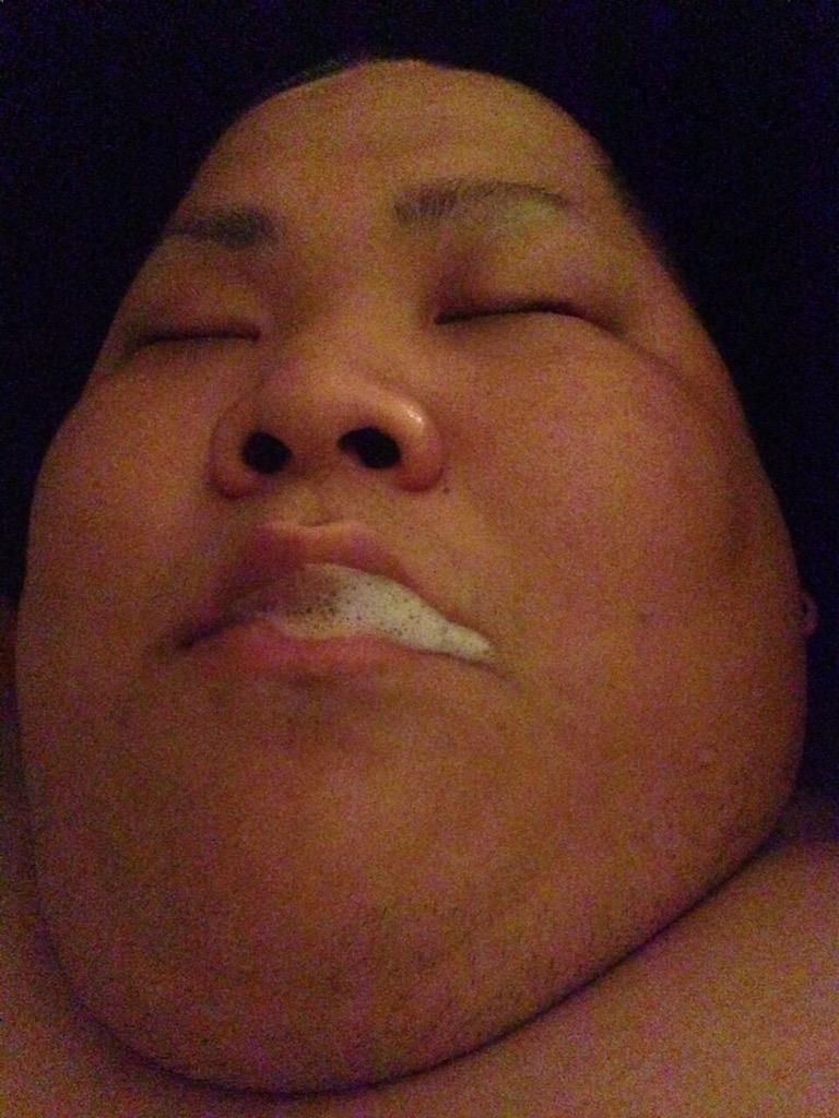恭一郎 Auf Twitter 昨日の夜の出来事れいかが寝ようとしたら俺泡ふいて寝てたらしいよ Http T Co Av1czitned Twitter