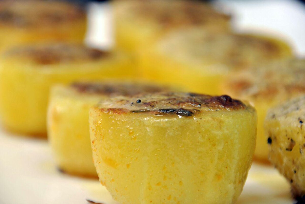 VisitBajoAragon's tweet photo. Pedazo patatas con alioli #AOVE de #trufa que te puedes comer en #VisitBajoAragon http://t.co/bo31LnXa6N #ToniBotella http://t.co/R6JL5tOtyP