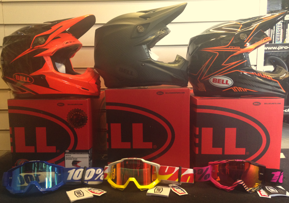 Get a free set of <a href="/ride100percent/">100%</a> Accuris with any Bell Moto 9 purchase @BellPowersports
#ride100percent #moto #mx