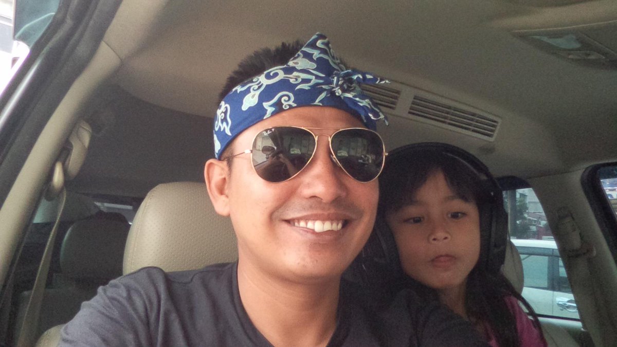 yudiscm09's tweet photo. Jl asia afrika bandung... tea$$$$$$$ http://t.co/ALuPfMu5cs