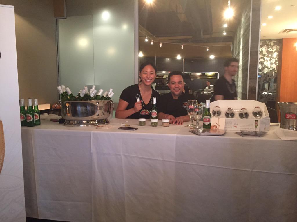 jerspogi2's tweet photo. Great people, delicious food @MilestonesYale @StellaArtois @shaggywine http://t.co/Ewn962YvvW