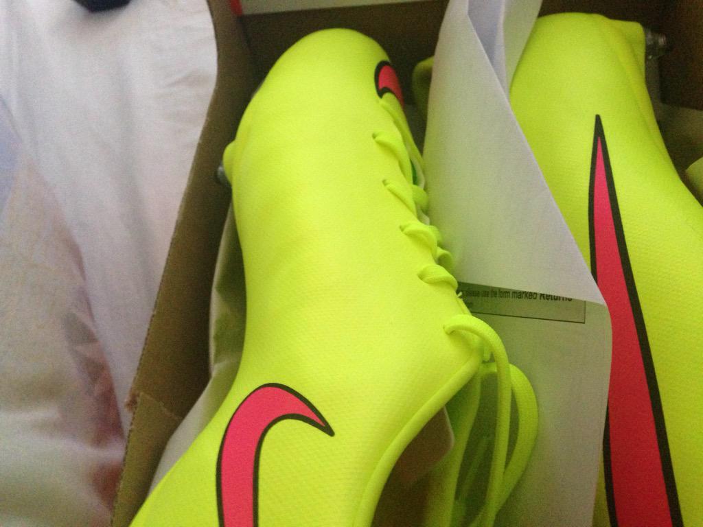 jjmilligan's tweet photo. @DavidOReilly8 @JJFL00D could I get away with these in the forwards http://t.co/FX9UX0oUZE
