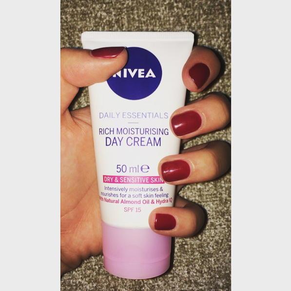 MakeupBianca's tweet photo. #AwesomeAffordableMoiserizer #Nivea http://t.co/alN4Nmcy8Y