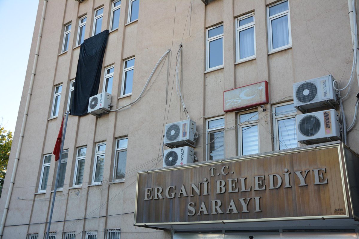 EŞ BAŞKANLARIMIZ SURUÇ SALDIRISINI KINADI
facebook.com/pages/Ergani-b…