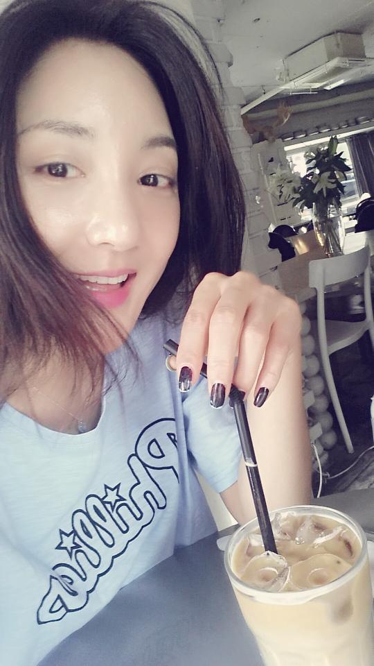 Bada0228's tweet photo. http://t.co/kb7YfoROdF
운동하다가 이노래 들으니 정말 기분이 좋네요
여름 바다에 와있는듯한 ~^^ 오늘밤 당장 내게 고백해줄것같은 설레임~~좋아요 꾹. http://t.co/hdOSBqOZc7