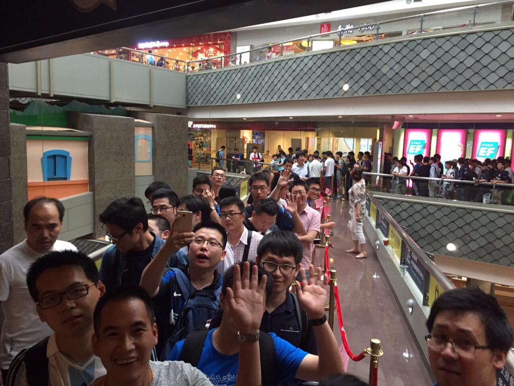 javierzanetti's tweet photo. All together here in China: #Inter and Giocare da uomo! 🇨🇳⚫️🔵 http://t.co/zoRbIJc9Tg