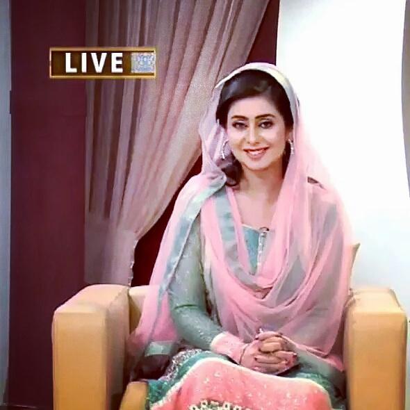 PakistaniKareen's tweet photo. U look like a fairy madm no words to describe the innocent look u have @imMishalBukhari http://t.co/1EcLhpdcyQ