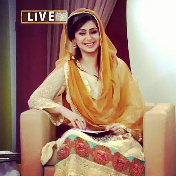 PakistaniKareen's tweet photo. U look like a fairy madm no words to describe the innocent look u have @imMishalBukhari http://t.co/1EcLhpdcyQ