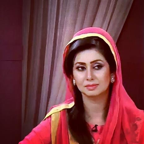 PakistaniKareen's tweet photo. I must say no match with u I like Kareena but ur beauty and innocence is epic @imMishalBukhari http://t.co/Qs2qSDyKlF