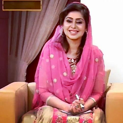 PakistaniKareen's tweet photo. I must say no match with u I like Kareena but ur beauty and innocence is epic @imMishalBukhari http://t.co/Qs2qSDyKlF