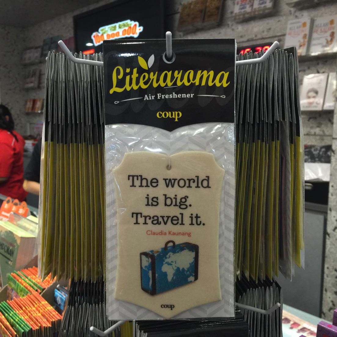 ClaudiaKaunang's tweet photo. 'The world is big,travel it' Literaroma buat mobil,rumah,kamar,lemari,dll,udh dijual di Gramedia ya. Cm Rp18rb 😁 http://t.co/WSRqOfdU1l