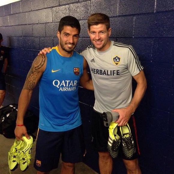 footmercato's tweet photo. Quand deux anciennes stars de Liverpool se retrouvent... http://t.co/2rMAzzoK1i