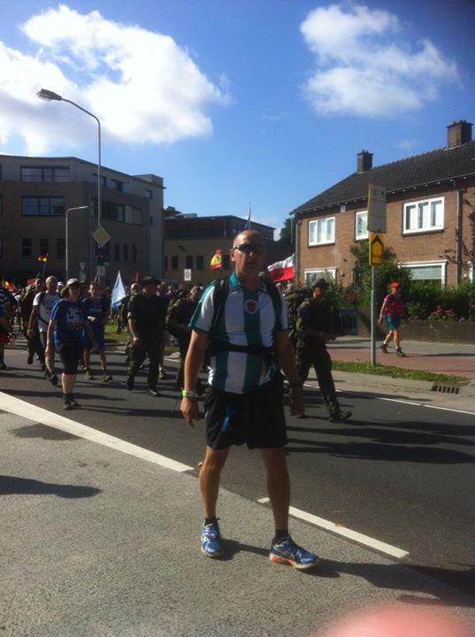 André Sturre loopt de Vierdaagse van Nijmegen in dit prachtige shirt! Waar draag jij het FC Meppel-shirt deze zomer?